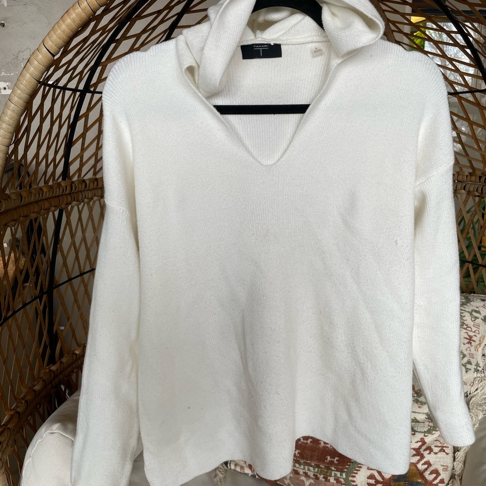 White hoodie sweater